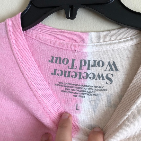 Ariana Grande Tour T-shirt - Picture 3 of 4